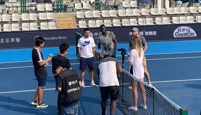 球还是近距 球还是近距