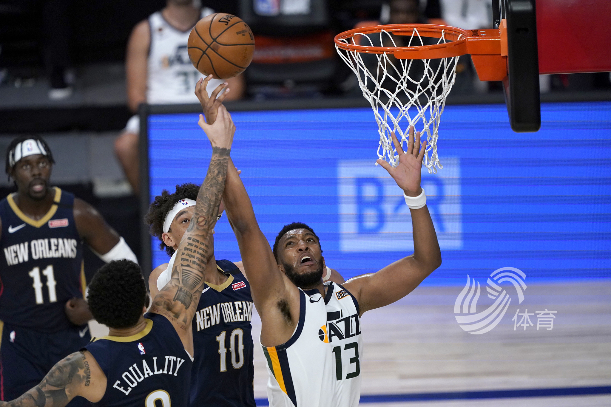 他们积极回 他们积极回