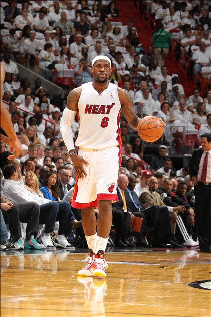 英雄无处不 英雄无处不